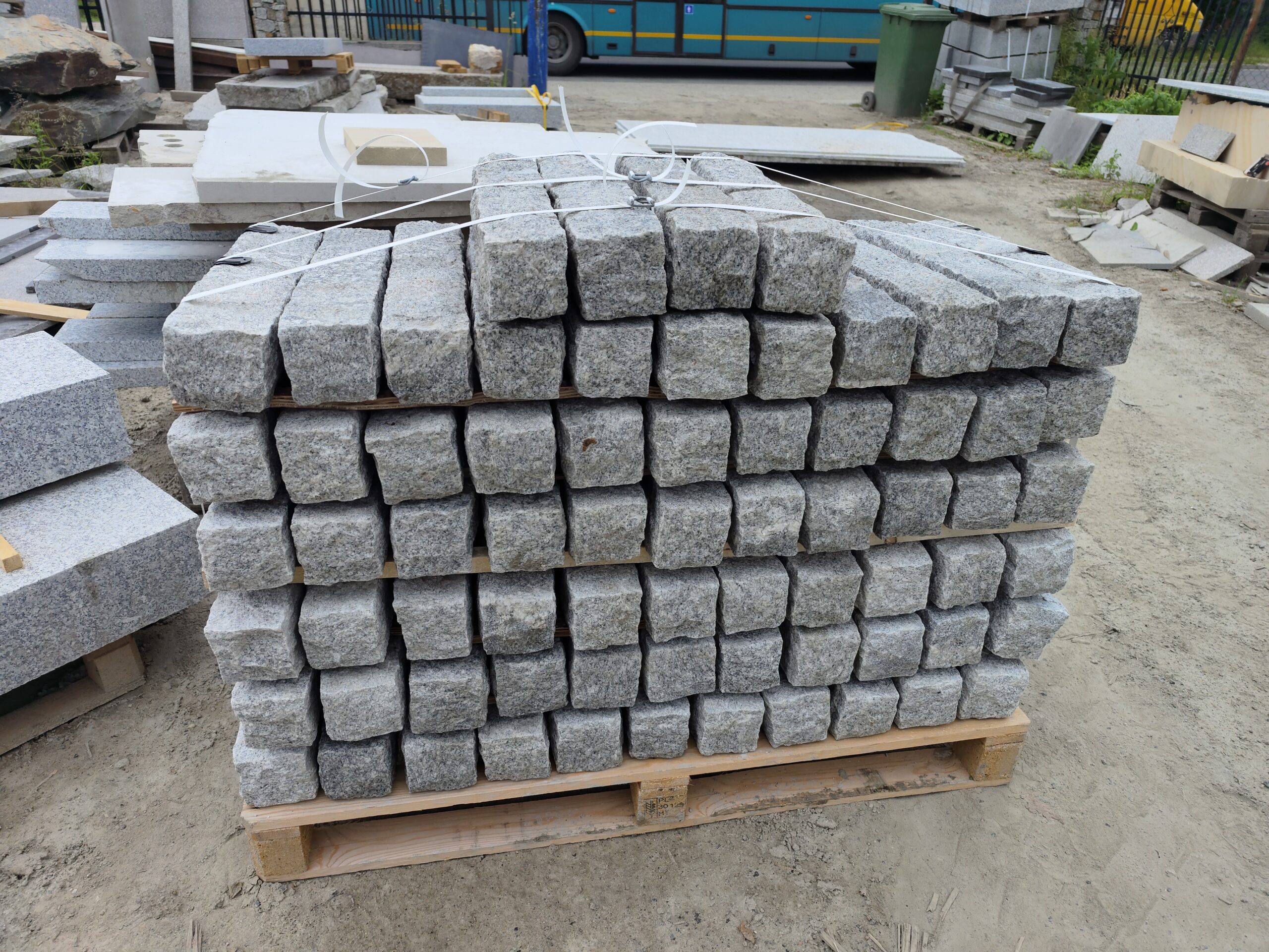 palisada granitowa łupana